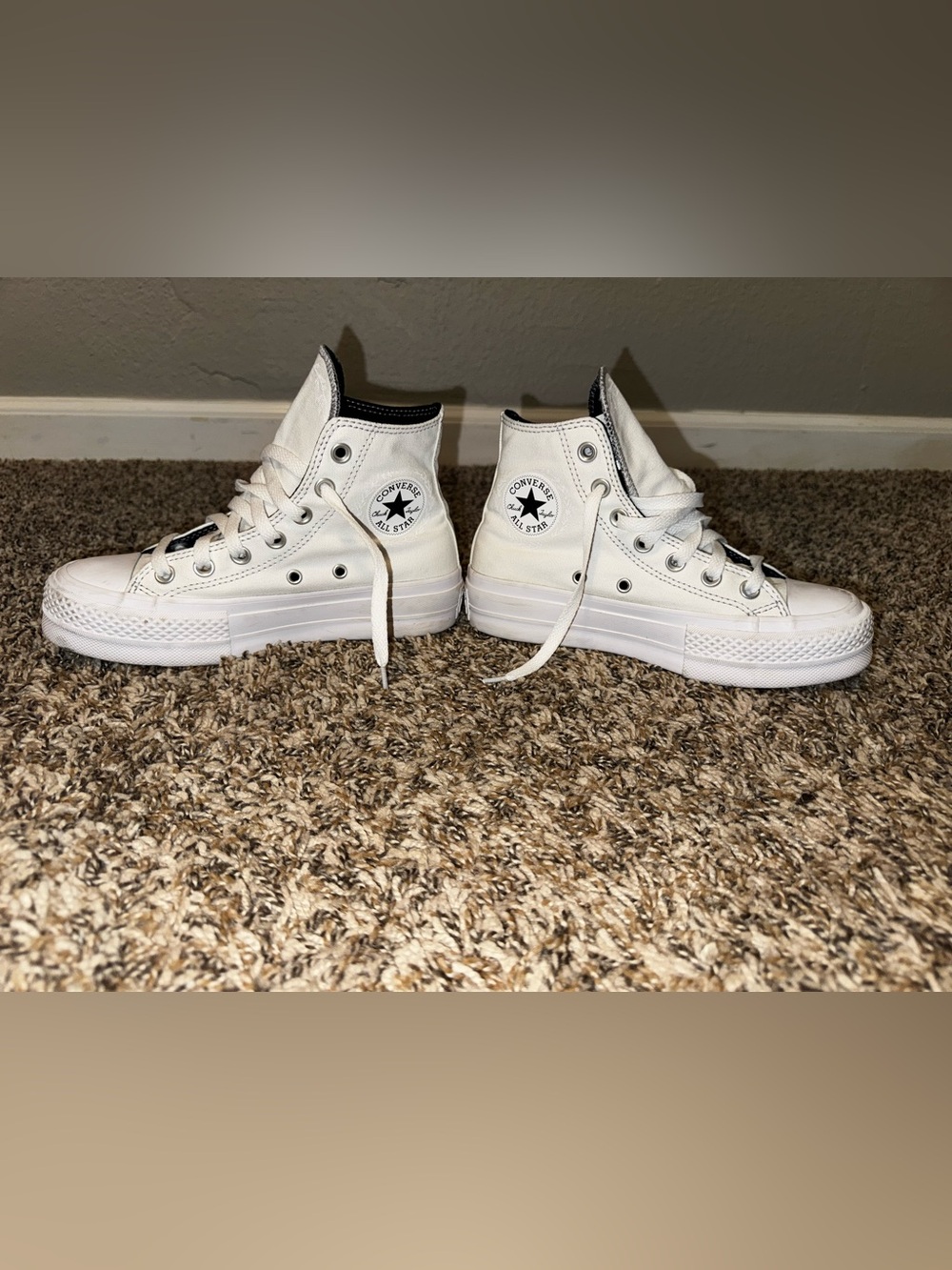 Converse size 5 Chuck Taylor All Star High Top Sneakers - White